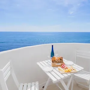 https://apartment-on-beach-mijas-2.1costadelsol.com